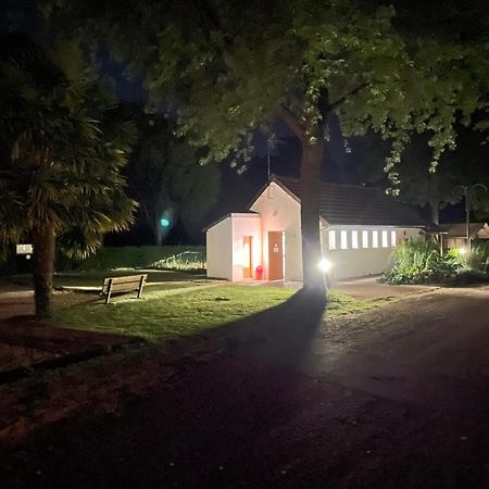 Camping Les Portes Du Perche Mamers Екстериор снимка
