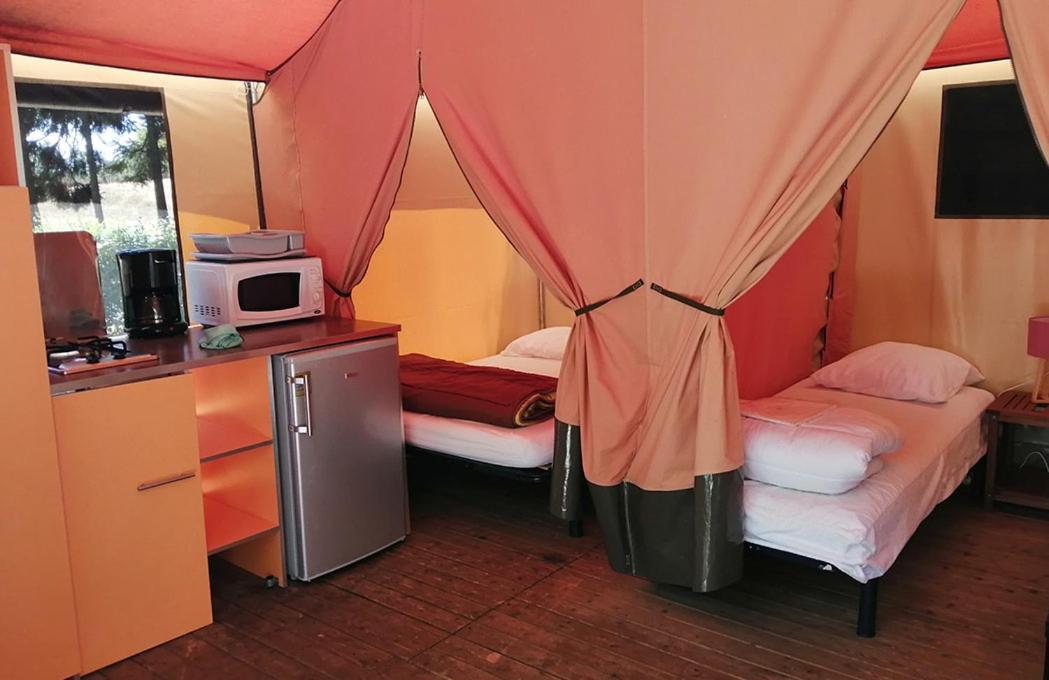 Camping Les Portes Du Perche Mamers Екстериор снимка