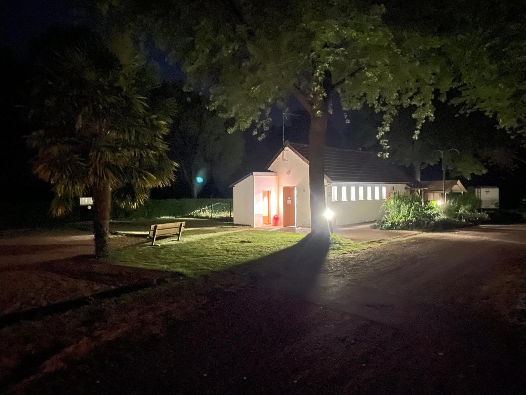 Camping Les Portes Du Perche Mamers Екстериор снимка